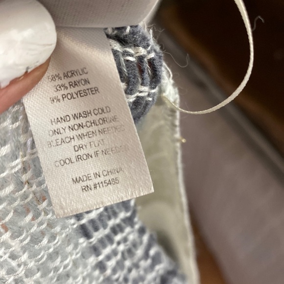 Shawl - Picture 2 of 3